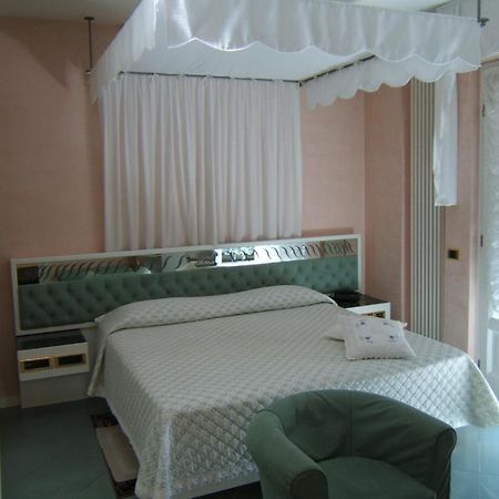 Hotel Matilde Marina di Massa Pokoj fotografie
