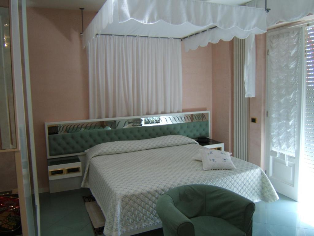 Hotel Matilde Marina di Massa Pokoj fotografie